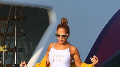 Jennifer Lopez v oprijetih pajkicah pokazala svojo izklesano zadnjico in navdušila oboževalce