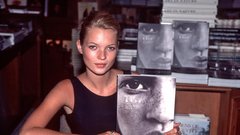 Leta 1995 je manekenka izdala knjigo z naslovom Kate.