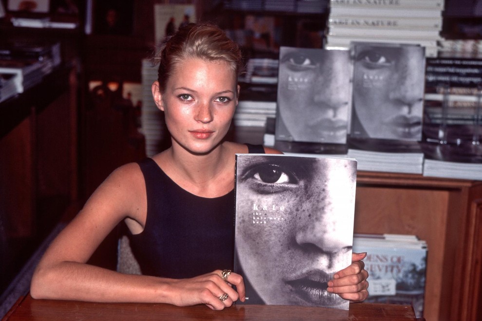 Leta 1995 je manekenka izdala knjigo z naslovom Kate.