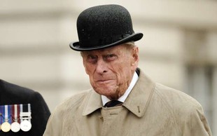 Princ Philip bo 99. rojstni dan preživel le v družbi svoje soproge