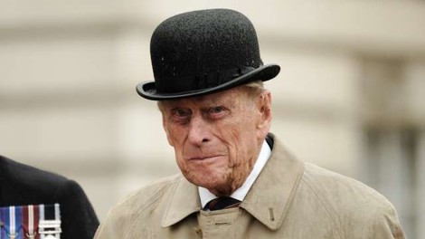 Princ Philip bo 99. rojstni dan preživel le v družbi svoje soproge