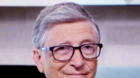 Bill Gates se je odzval na teorije zarote (tudi tisto o čipih)