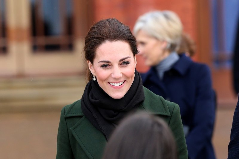 Poglejte si, kako nežno in zaljubljeno je Kate Middleton v javnosti za roko prijela princa Williama (foto: Profimedia)