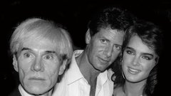 Andy Warhol in Calvin Klein v družbi Brooke Shields v kultnem newyorškem klubu Studio 54.