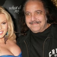 Znan pornografski igralec Ron Jeremy obtožen posilstev