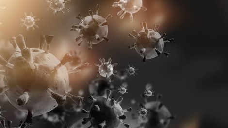 Nova mutacija koronavirusa zaradi večje nalezljivosti skrbi znanstvenike