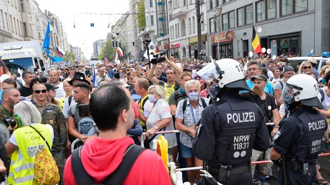 V Berlinu spet protestirali proti omejevalnim protikoronskim ukrepom