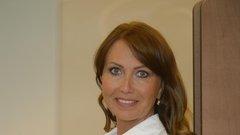 Mirjam Poterbin izbrala kos, ki je na njej videti takole (ja, res ni za vsako damo!)
