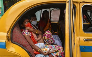 WHO zabeležila nov dnevni rekord okužb s koronavirusom, največ v Indiji, ZDA in Braziliji