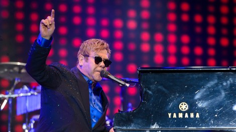 Elton John je karanteno izkoristil za inventuro preteklosti in pripravil komplet albumov