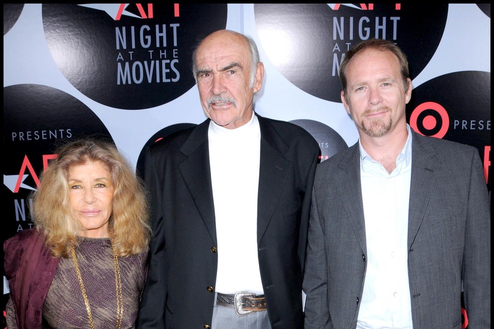 Sean Connery s soprogo Micheline Roquebrune in sinom Jasonom.
