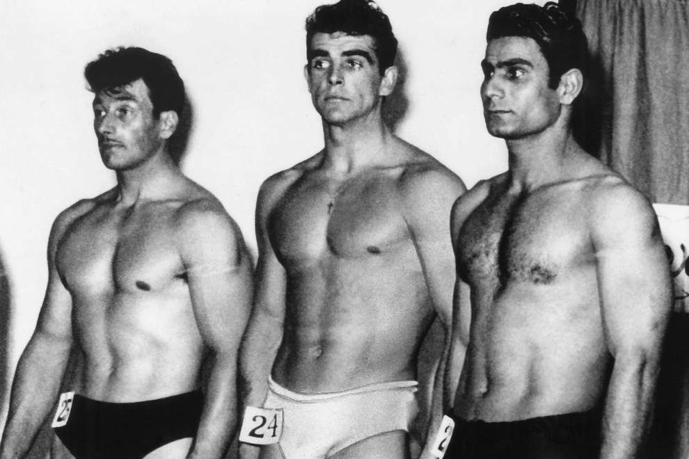 Sean Connery (v sredini) je zastopal Škotsko leta 1953 na tekmovanju Mister Universe.