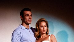 V prvem filmu o Jamesu Bondu, Dr. No (1962), je poleg Seana Conneryja zaigrala Ursula Andress (84).