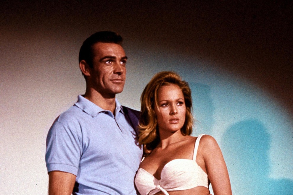 V prvem filmu o Jamesu Bondu, Dr. No (1962), je poleg Seana Conneryja zaigrala Ursula Andress (84).