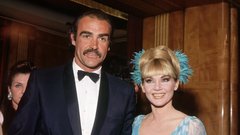 Sean Connery s prvo soprogo Diane Cilento na filmski premieri Živiš le dvakrat (1967).