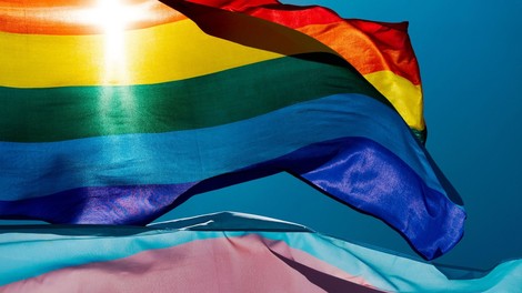 Skupnost LGBTIQ+ ob bok svojim pravicam postavila pravice širše civilne družbe