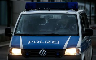 Voznica v Nemčiji v pol ure zakrivila serijo prometnih nesreč