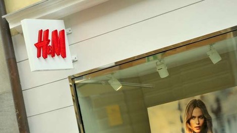 H&M kljub vrnitvi k dobičku napoveduje zapiranje fizičnih trgovin
