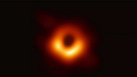 Letošnja Nobelova nagrada za fiziko za odkritja o črni luknji