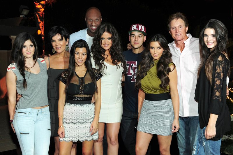 Kendall Jenner, Kris Jenner, Kourtney Kardashian, Khloe Kardashian z nekdanjim možem Lamarjem Odom, Rob Kardashian, Kim Kardashian, Bruce Jenner and Kylie Jenner. (foto: Foto: Profimedia)