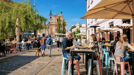 Se Slovenija že v četrtek zapira in uvaja karanteno?