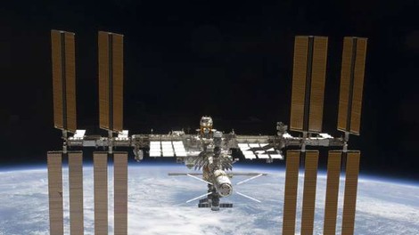 Proti Mednarodni vesoljski postaji poletela ruska kapsula s tremi člani posadke