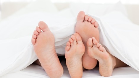 Ups! Poškodbe pri seksu: Najpogosteje se pada s postelje, pa tudi s pralnega stroja ...