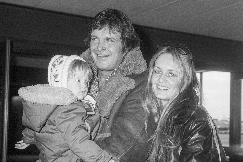 Twiggy s soprogom Michaelom in hčerko Carly leta 1981.