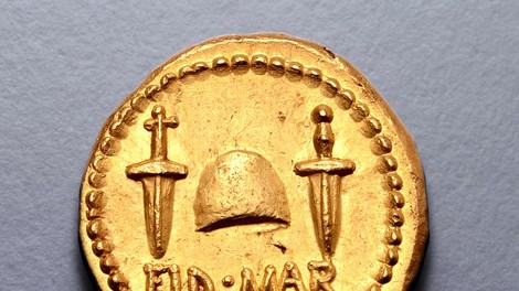 Za zlatnik, posvečen obletnici atentata na Julija Cezarja, iztržili 3,6 milijona evrov