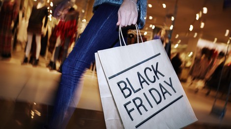 Letošnji črni petek (Black Friday) potrošniki manj zapravljivi kot v preteklih letih