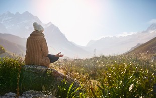 Pri meditaciji ne gre za to, da bi bili duhovni, ampak da vidimo resničnost tako, kot je.