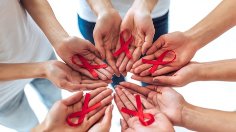 Zaradi aidsa letno še vedno umre 690.000 ljudi, v Sloveniji letos najmanj novih okužb s hivom v zadnjih desetih letih