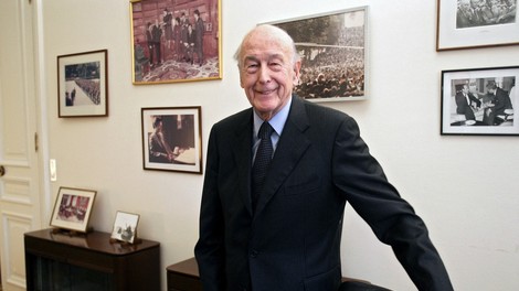Za posledicamu covida-19 umrl nekdanji francoski predsednik Giscard d'Estaing