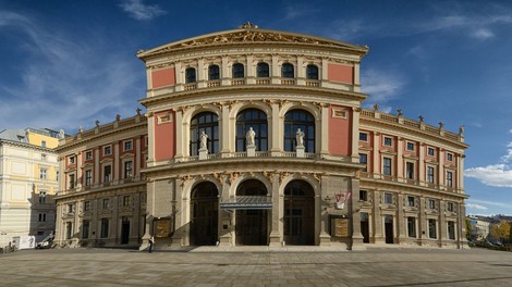 Dunajski filharmoniki bodo zaradi epidemije novoletni koncert izpeljali v prazni dvorani