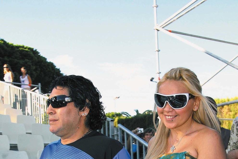Maradona in Veronica Ojeda, s katero je pričakoval otroka in je na žalost obeh otroka izgubila.