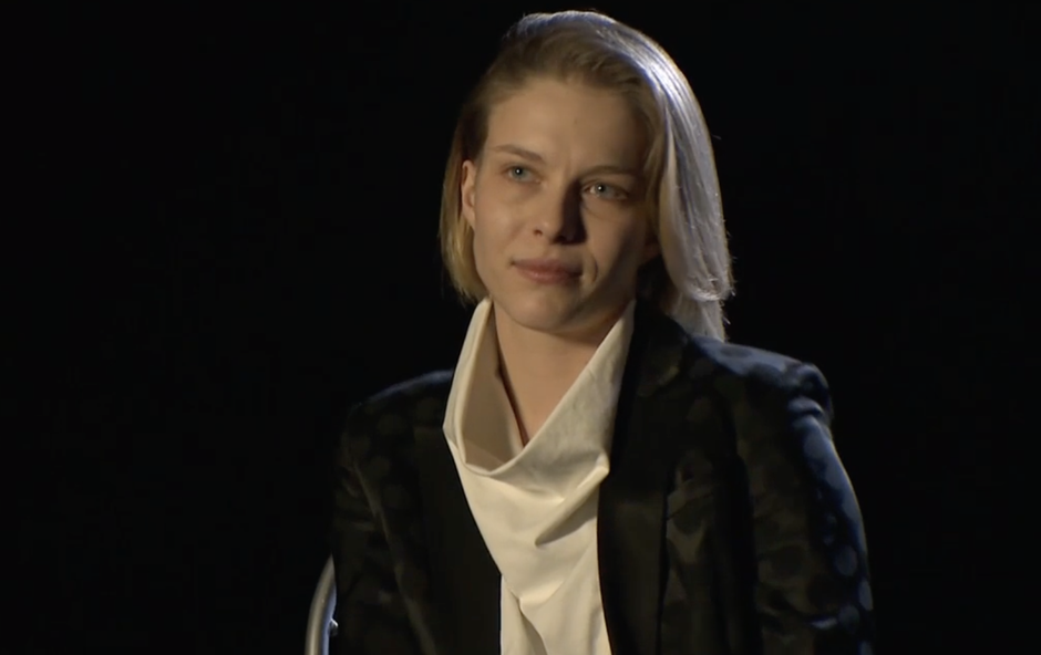 Tako se je po intervjuju z Mišo Molk odzvala Mia Skrbinac, vse ostaja v megli (foto: TV Slovenija/posnetek zaslona)
