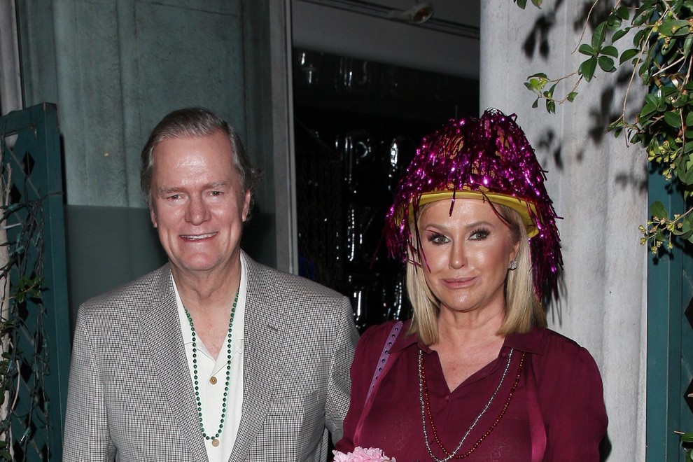 Na veliki zabavi za Billyjev 63. rojstni dan, ki je bila na Beverly Hillsu, sta bila tudi Kathy in Richard Hilton, starša Paris Hilton.