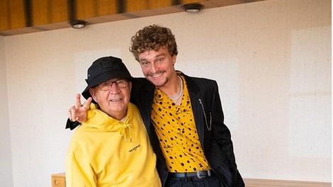 Kako je 75-letni Alojz postal Instagram zvezda z milijon sledilci (in kaj ima njegov vnuk s tem)