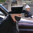 Pogreb princa Philipa: Na ulicah britanskih mest so se ljudje ustavili in se sklonjenih glav poklonili princu