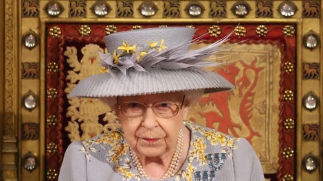 Kraljica Elizabeta II. je zlomljena, ostala je brez treh oseb, ki so ji pomenile največ na svetu
