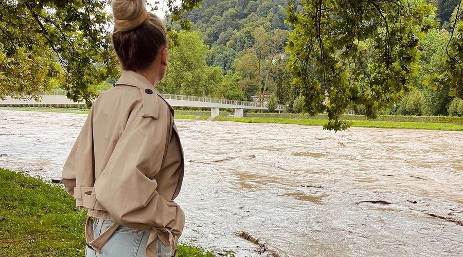 Takole seksi je pri domačih opravilih videti Hajdi Korošec Jazbinšek (foto: Instagram/@hajdikorosecjazbinsek)