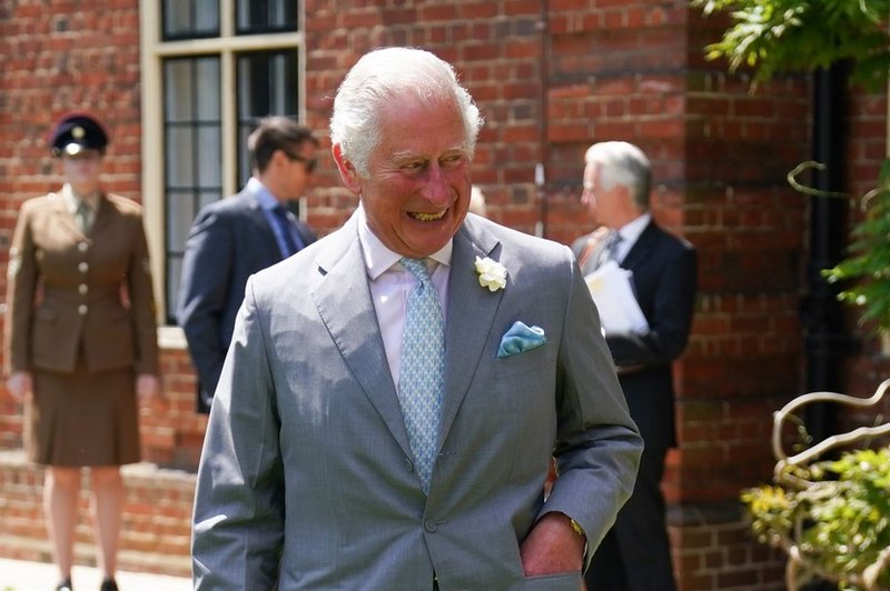 Ajej, princ Charles je res malce štorast, s to potezo je poskrbel za zabavo vseh okrog sebe (foto: Profimedia)