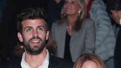 Gerard Pique<br />
Španski nogometaš Gerard Pique (34) in kolumbijska pevka Shakira (44) sta se spoznala pred 11 leti na svetovnem nogometnem prvenstvu v Južni Afriki. Od takrat sta nerazdružljiva in njuna ljubezen je premagala tudi nekaj kriz, ki sta jih imela. Skupaj imata dva sinova, ki sta središče njunega življenja. Gerarda ženske zelo rade vidijo na nogometnem igrišču, a Shakira ve, da je samo njen.