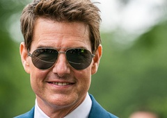 Po tem, ko si je pomladil obraz, se je Tom Cruise odločil za drugačno pričesko - in barvo las