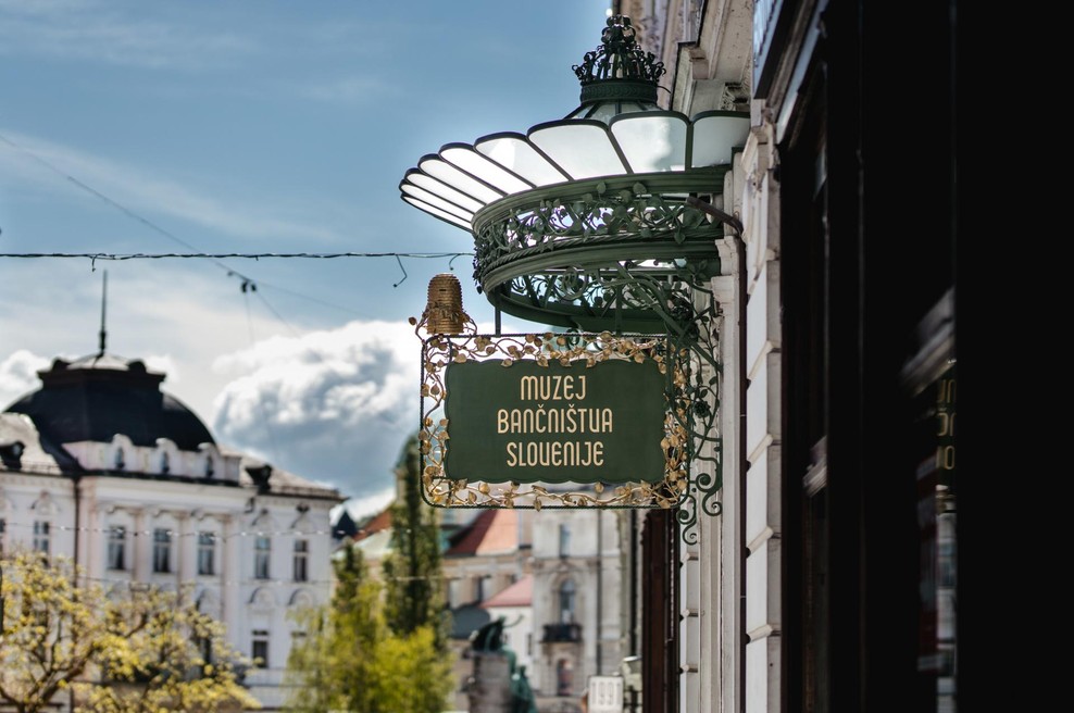 Do druge svetovne vojne je bila navada, da so banke in hranilnice gradile velike palače. (foto: Foto: Iztok Lazar)