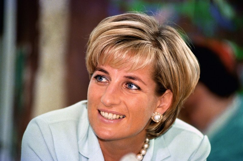 Princesa Diana v kopalkah: Ta noro visok izrez vas bo navdušil, kako zelo lepa je bila (foto: Profimedia)