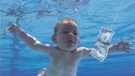 Skupino Nirvana toži dojenček z naslovnice albuma Nevermind