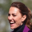 FOTOGALERIJA: Kate Middleton je videti izjemno v vpadljivi jesenski kombinaciji. Takšne je še nismo videli!