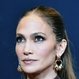 Vaaaau, TA pričeska Jennifer Lopez z obraza zbriše 20 let, tako mladostna je videti z njo!