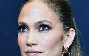 TO so "it" kavbojke za leto 2022, poglejte, kako jih je nosila Jennifer Lopez, hotele jih boste imeti